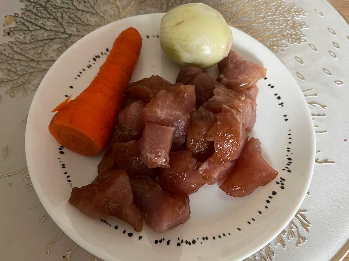 Мясо, лук, морковь