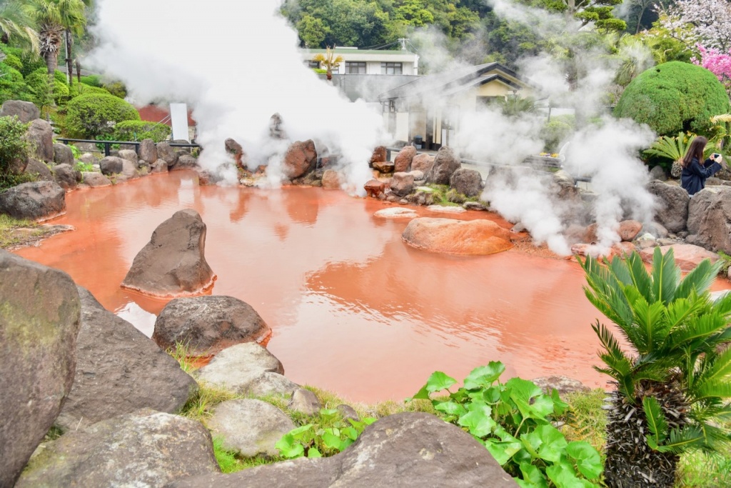 Среди них особое место занимают горячие источники — онсэны. Источник фото - https://clc.li/lVbSi