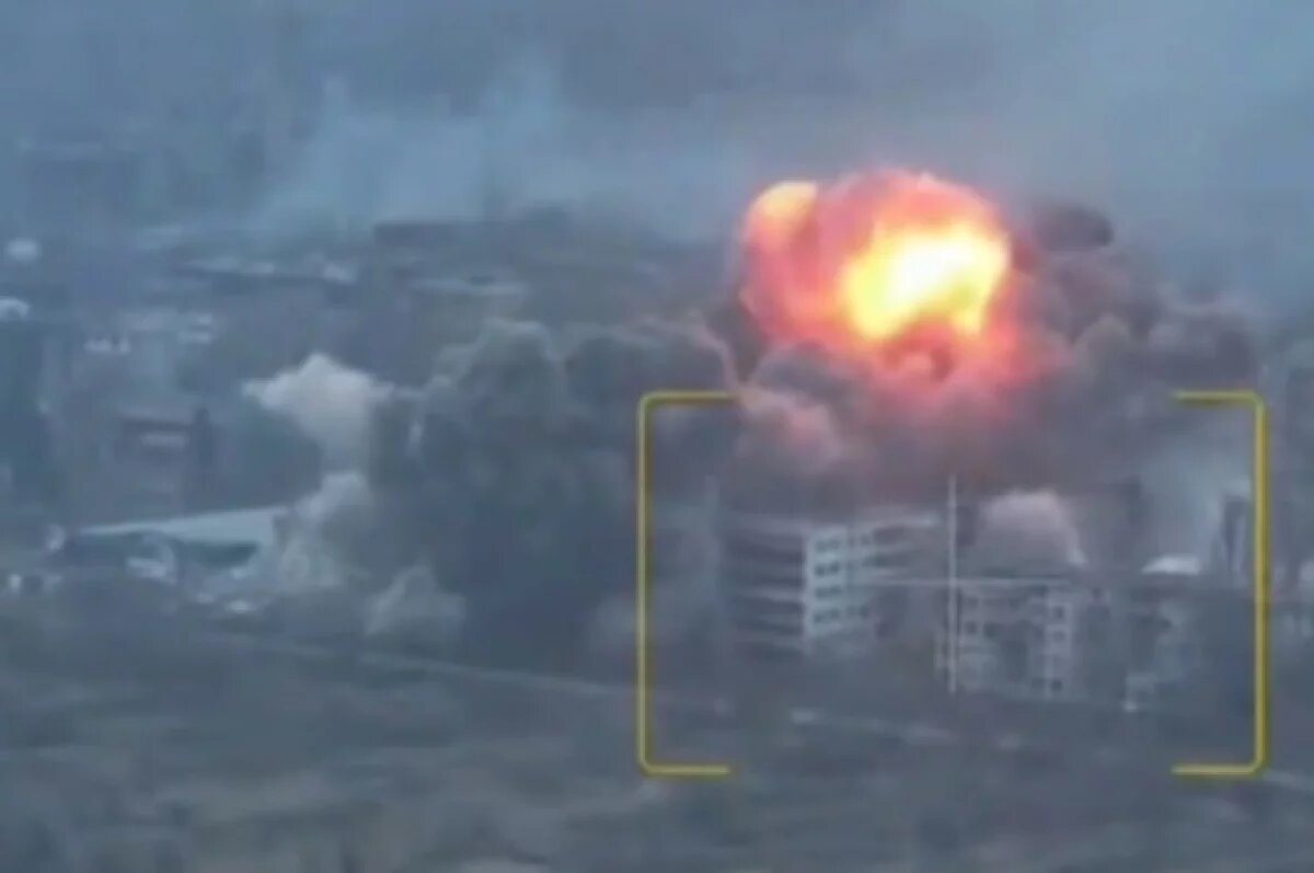    Взрыв трехтонной бомбы уничтожил пункт дислокации ВСУ в Мирнограде