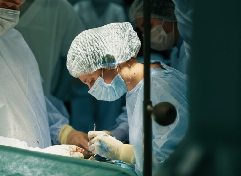    Оренбургские хирурги спасли новорожденного с редкой патологией Оренбуржье