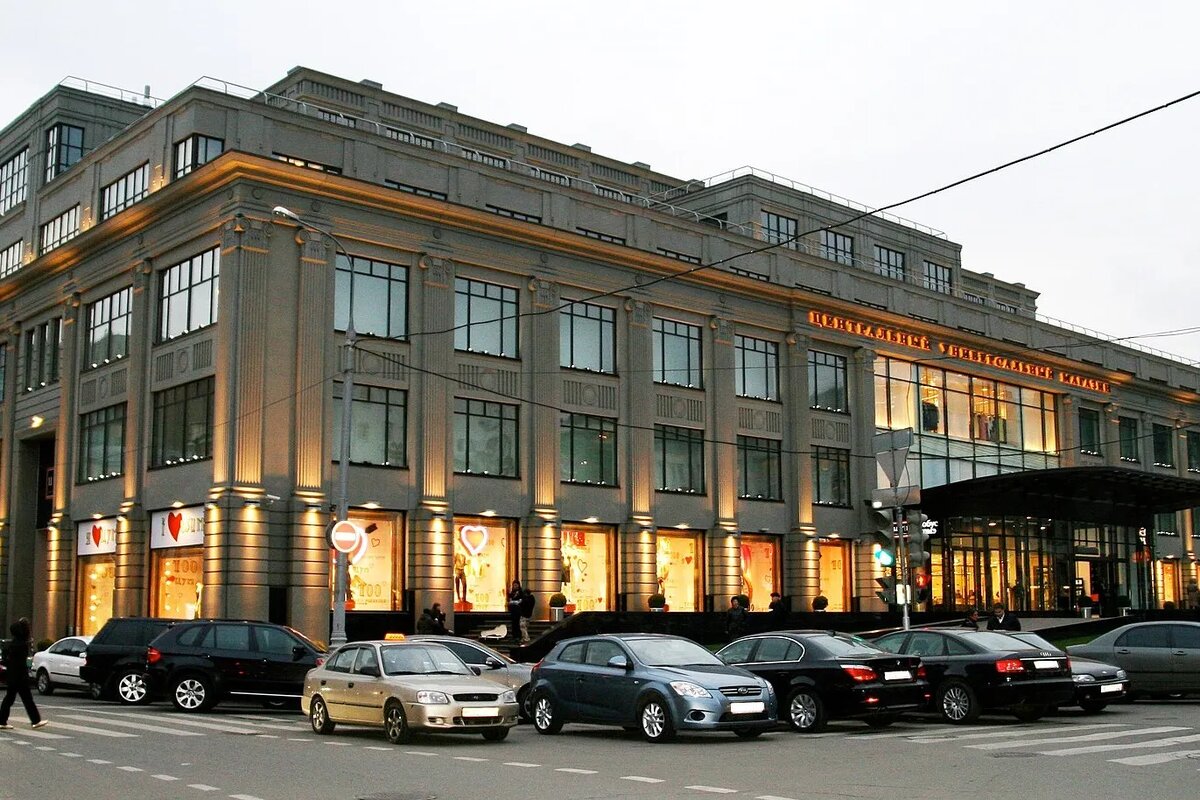 Новый корпус ЦУМа, вид со стороны Неглинной улицы, Москва. Фотография: Stas Lobov / commons.wikimedia.org