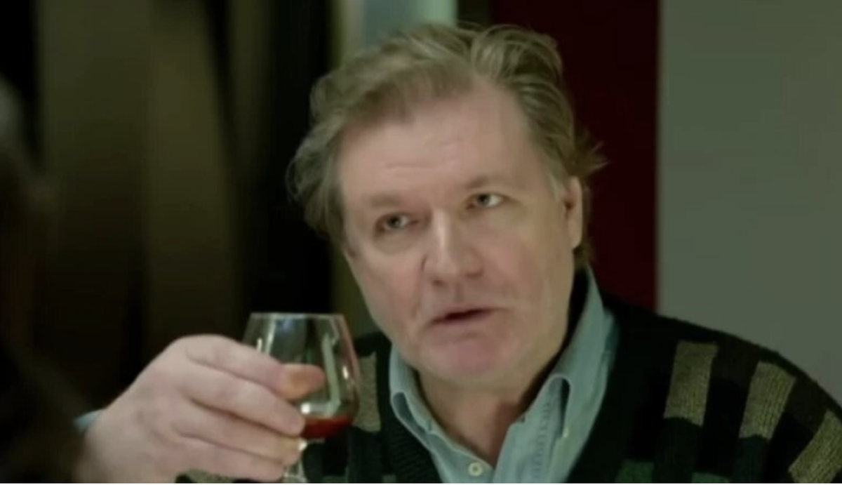 Владимир Симонов в сериале "Кухня" сыграл выпивающего художника, мужа Елены Павловны