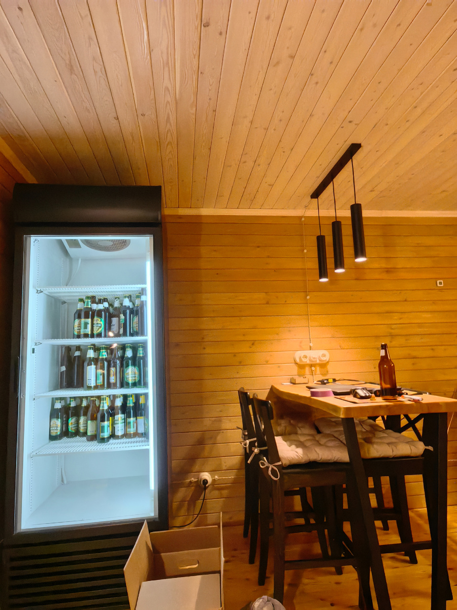 Это холодильник с готовой продукцией. Для розлива использую тару БУ