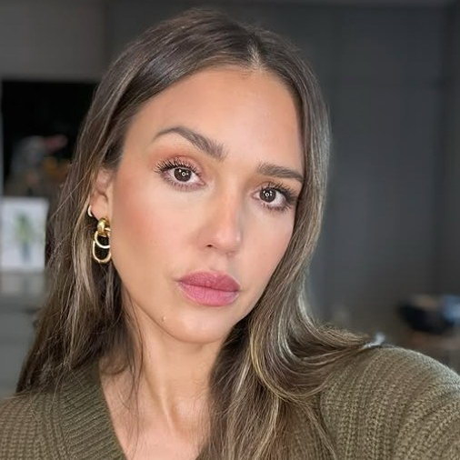     Джессика Альба и Том Хоппер снимаются в шпионском боевике «Метка»