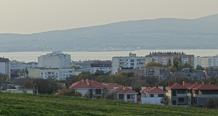    Самый богатый и благоустроенный город России. По какой причине из него уезжают люди, но всегда возвращаются