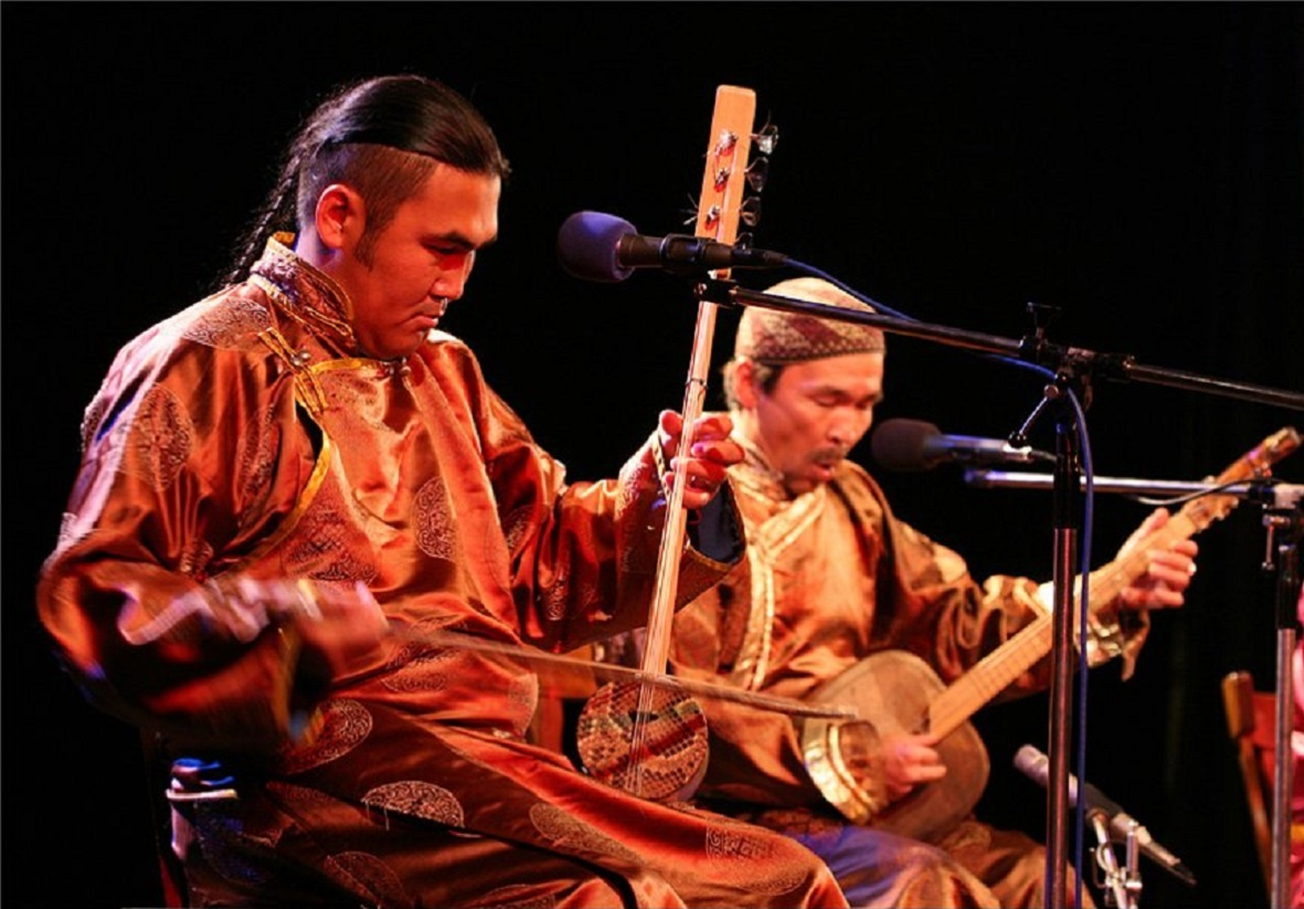 Человеческий голос — самый древний и самый универсальный инструмент. Но некоторые певческие традиции превращают его в настоящее акустическое чудо.