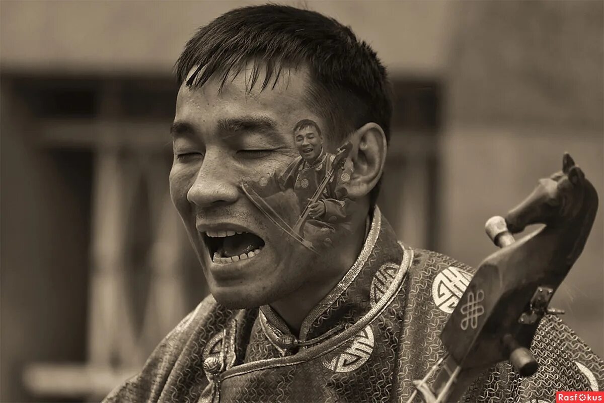 Секрет горлового пения — в невероятном контроле над гортанью и языком, которые превращают голосовой тракт в двойной духовой инструмент.