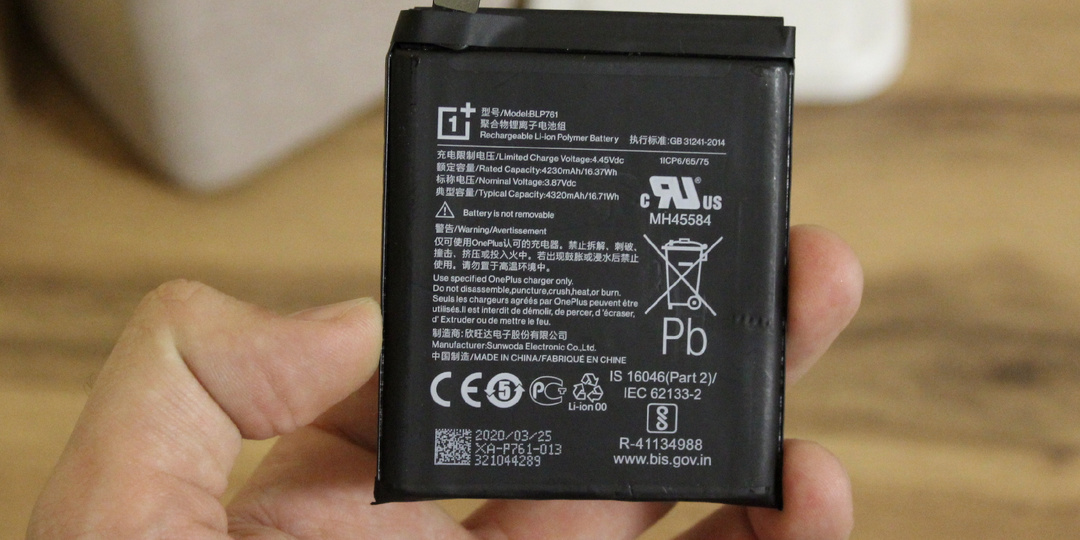 10 факторов, которые сжирают батарею смартфона