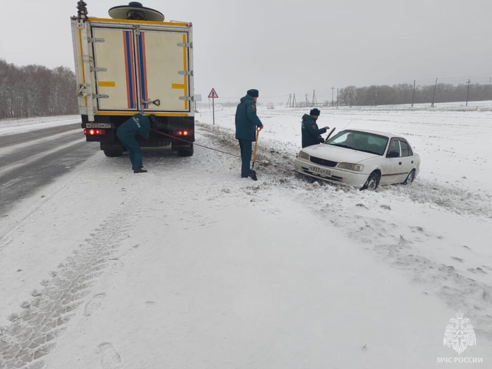    Спасение автомобилиста в Алтайском крае. Источник: ГУ МЧС России по Алтайскому краю