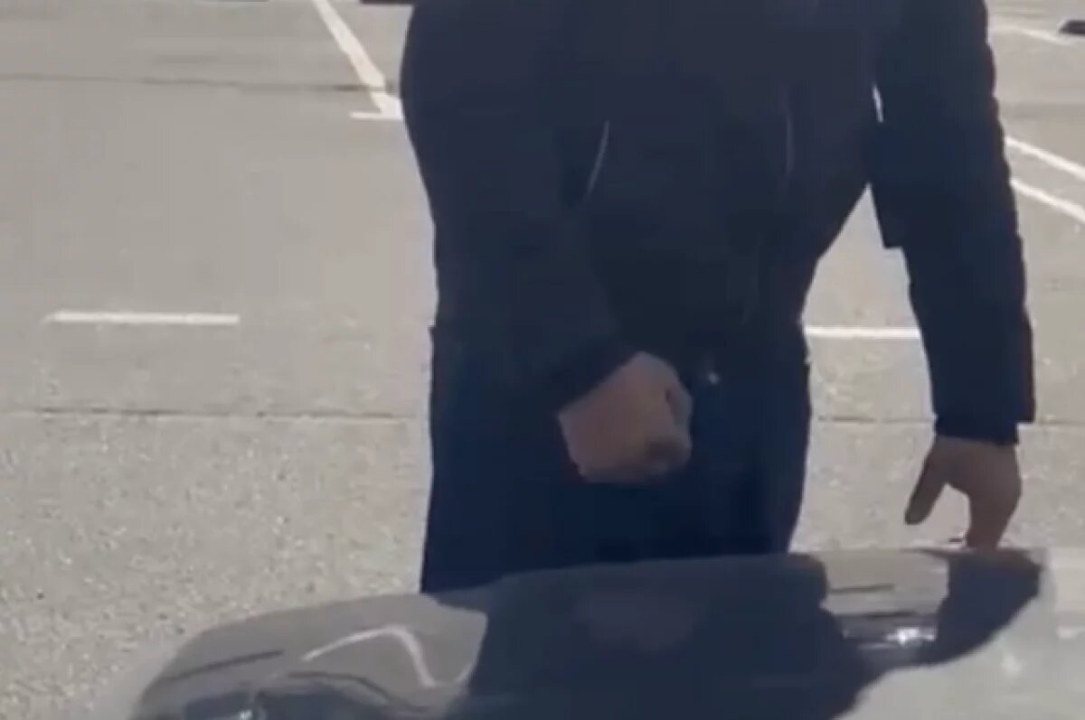    Петербуржец разбил чужой автомобиль из-за отказа покупать телефон