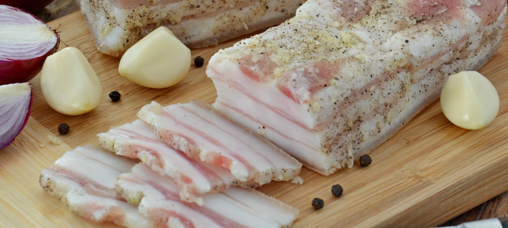 Сало сухого посола: Секрет того самого, душистого, что тает во рту. И почему его нельзя протыкать ножом