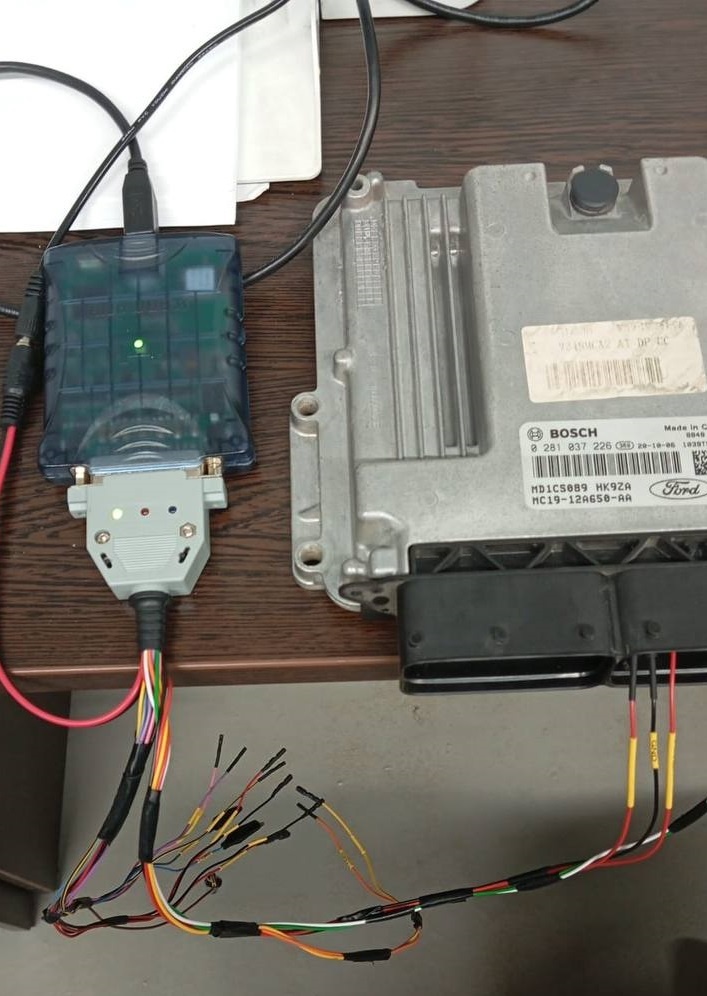 Ford Transit Pro (Китай) в процессе работ — подключаем программатор к блоку управления