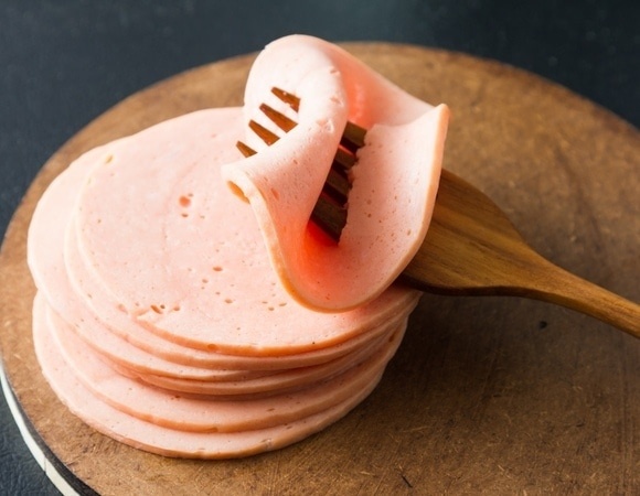 Есть ли мясо в колбасе: хирург оценил качество современных полуфабрикатов