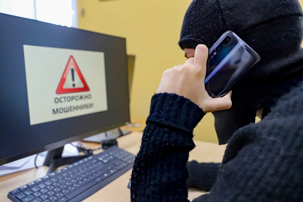 Конечно же под руки мошенников попадают больше всего люди пенсионного возраста(55+).