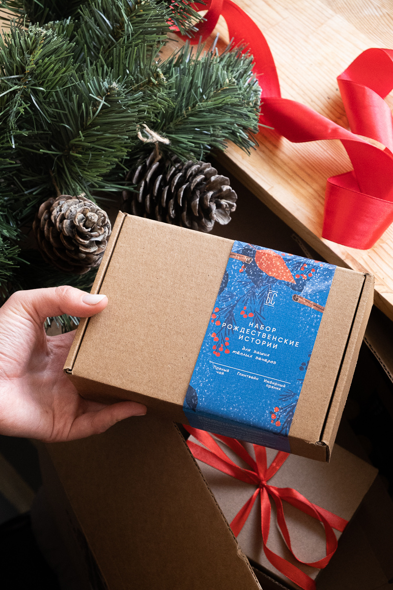 В лавке «Больше специй» можно найти готовые наборы со специями и пряными напитками — выглядят празднично, стоят доступно