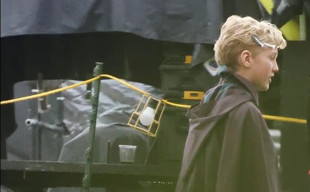    Закрытая школа. В сеть попали новые фото со съёмок «Гарри Поттера» от HBO