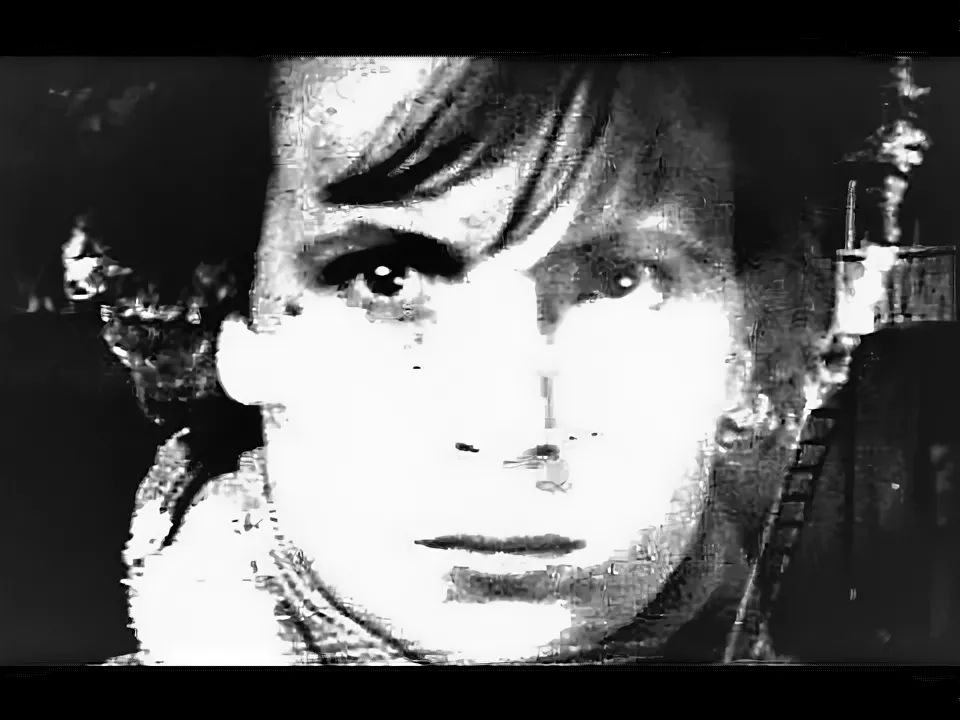 Кадр из художественного фильма режиссёра Лео Арнштама, снятый в 1944 году на киностудии «Союздетфильм» - "Зоя". Актриса Галина Водяницкая — советская актриса театра и кино, лауреат Сталинской премии I степени (1946).