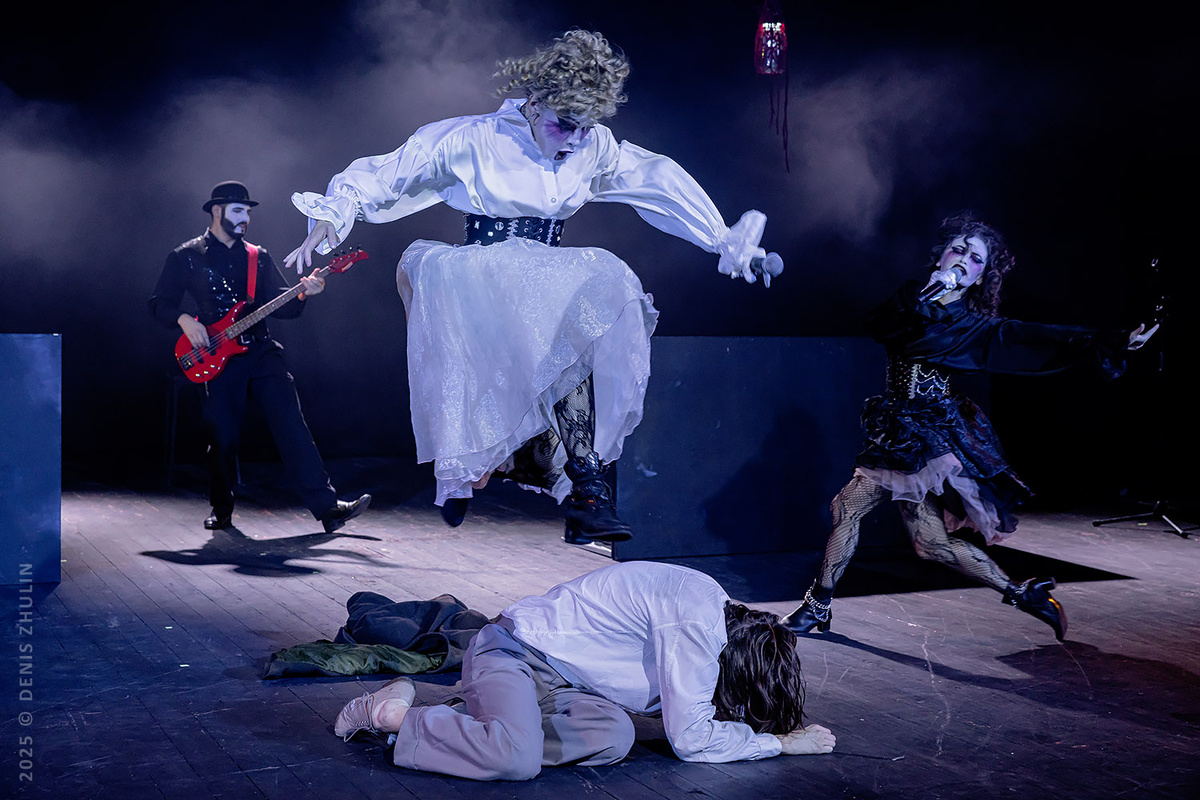 «Крысолов» - спектакль Камерного драматического театра «Левендаль» (Санкт-Петербург) в рамках Фестиваля «Уроки режиссуры». Фоторепортаж Дениса Жулина