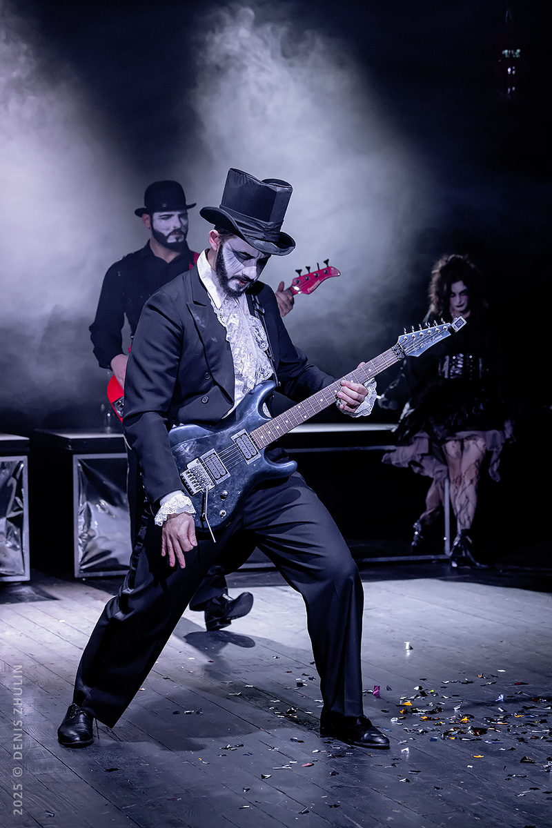 «Крысолов» - спектакль Камерного драматического театра «Левендаль» (Санкт-Петербург) в рамках Фестиваля «Уроки режиссуры». Фоторепортаж Дениса Жулина