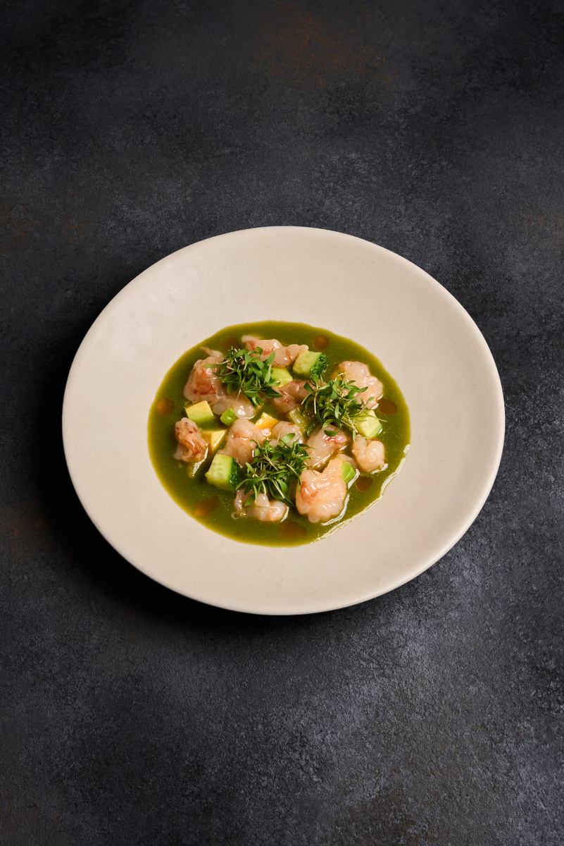 Эскабече из креветок, огурца,  авокадо, кинзы и перцев