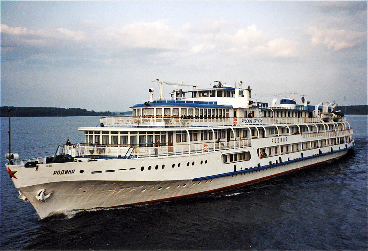 Теплоход «Родина» проекта 588, давший название большой серии пассажирских судов. Фото cruiseinform.ru.