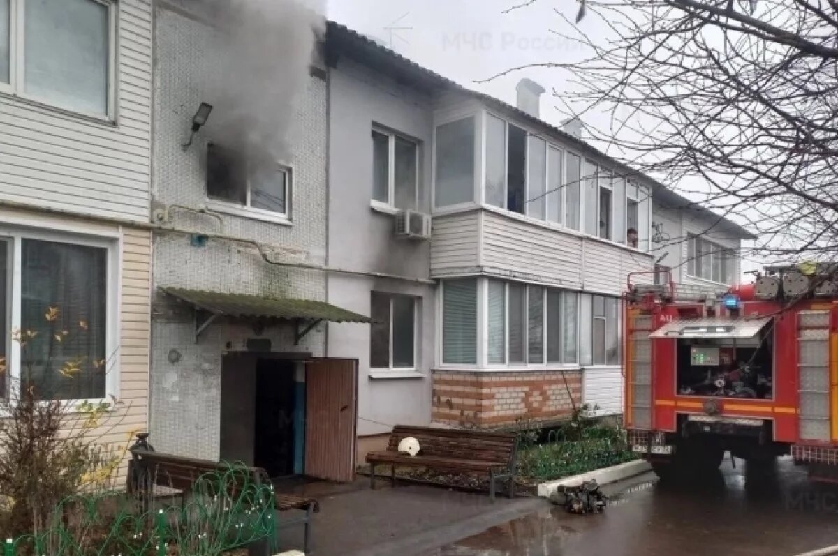    Утром 12 ноября в брянской Лопуше загорелась квартира в двухэтажном доме