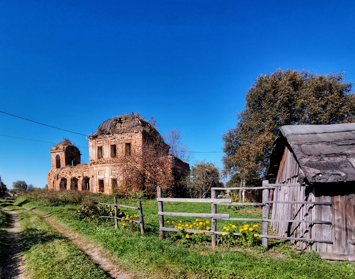 Супруты, Воскресенская церковь