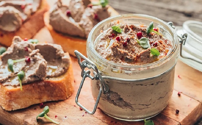 Паштет из печени без жарки: идеальный завтрак с нежной текстурой 