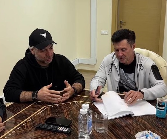    Алтайские предприниматели купили фрпаншизу "The Бык" в Новосибирске.   
 Фото: официальный аккаунт Мехака Галстяна в соцсетях