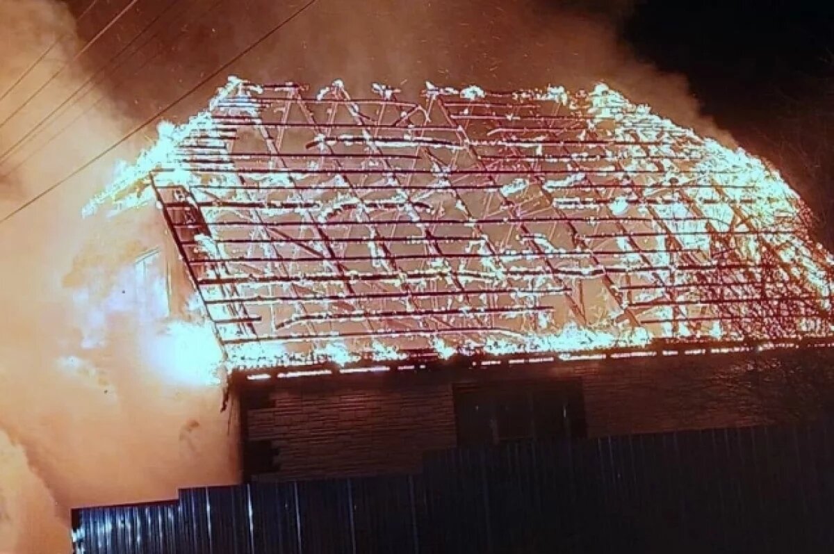    Южноуральские пожарные потушили внезапно вспыхнувший частный дом