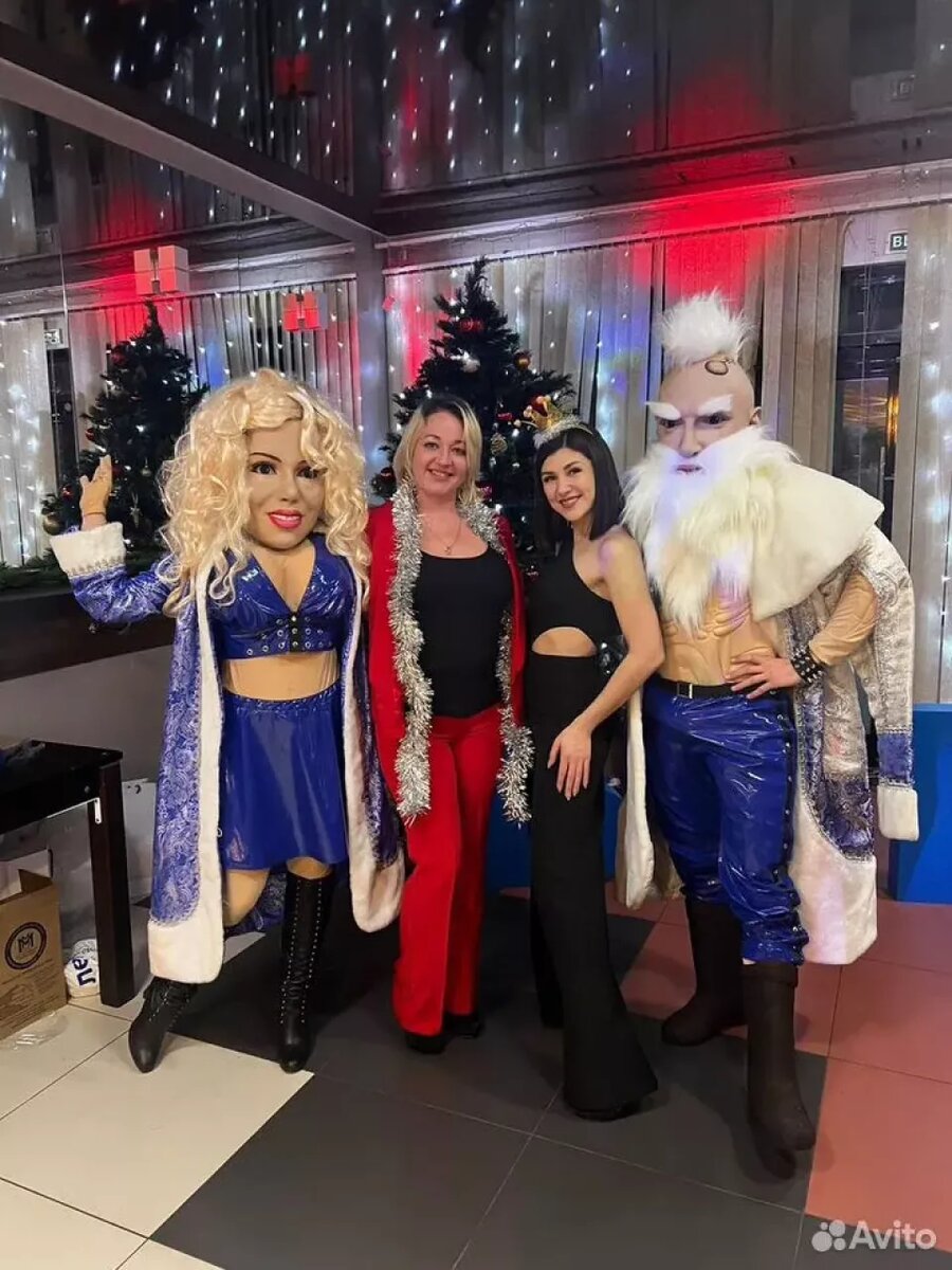    Барнаульские Деды Морозы и Снегурочки уже готовы к Новому году. Источник: avito.ru