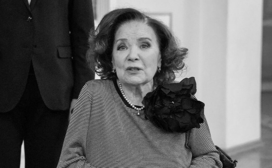 на фото Лариса Голубкина 