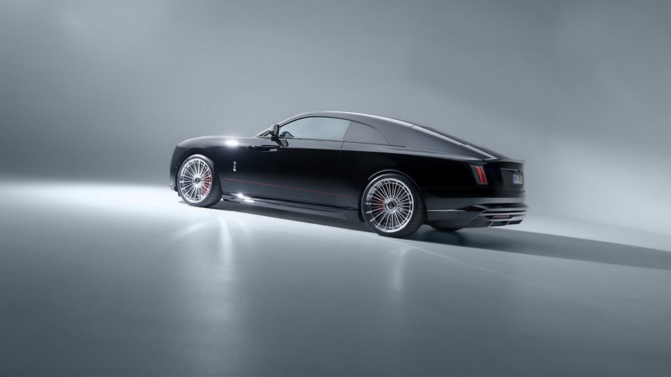 Rolls-Royce Spectre Black Badge.📷Фото: Novitec