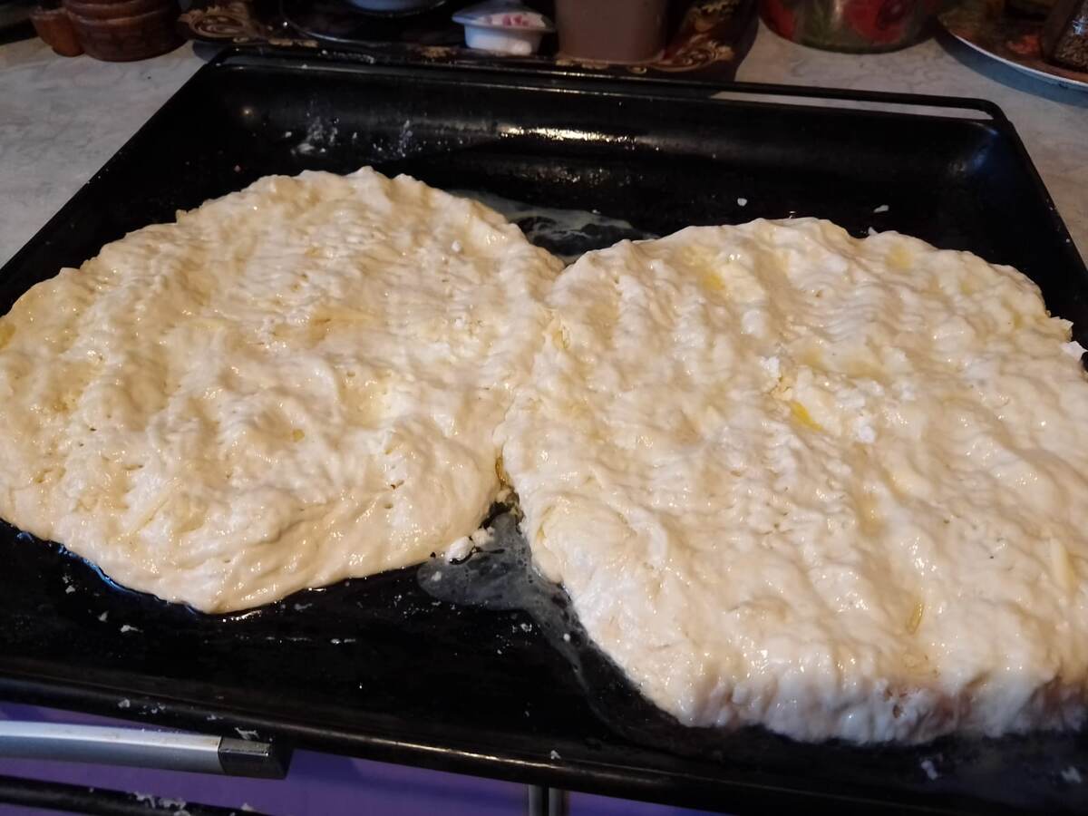 Фото автора, мои хачапури с творогом и сыром