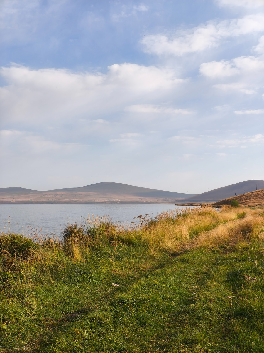 ВУтро на озере Паравани. Листайте галерею.