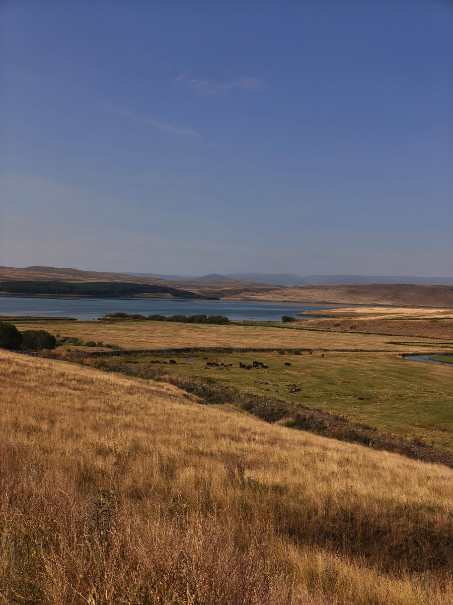 Малое озеро, соединенное с Паравани протокой