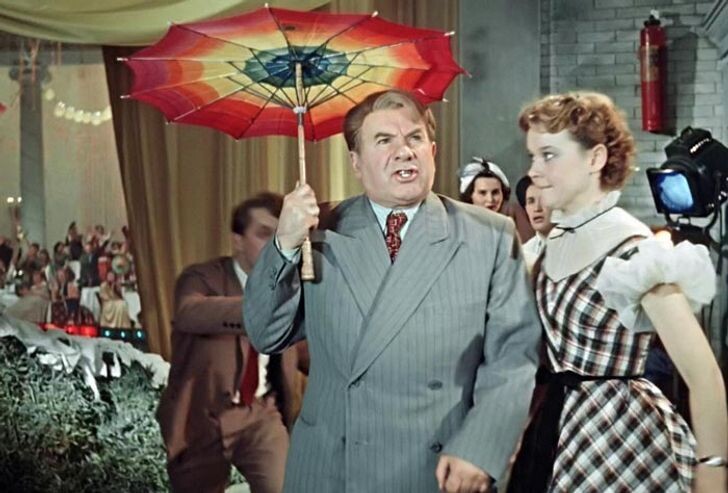 «Карнавальная ночь» (1956). Фёдор Петрович Миронов (Андрей Тутышкин) — главный бухгалтер Дома культуры