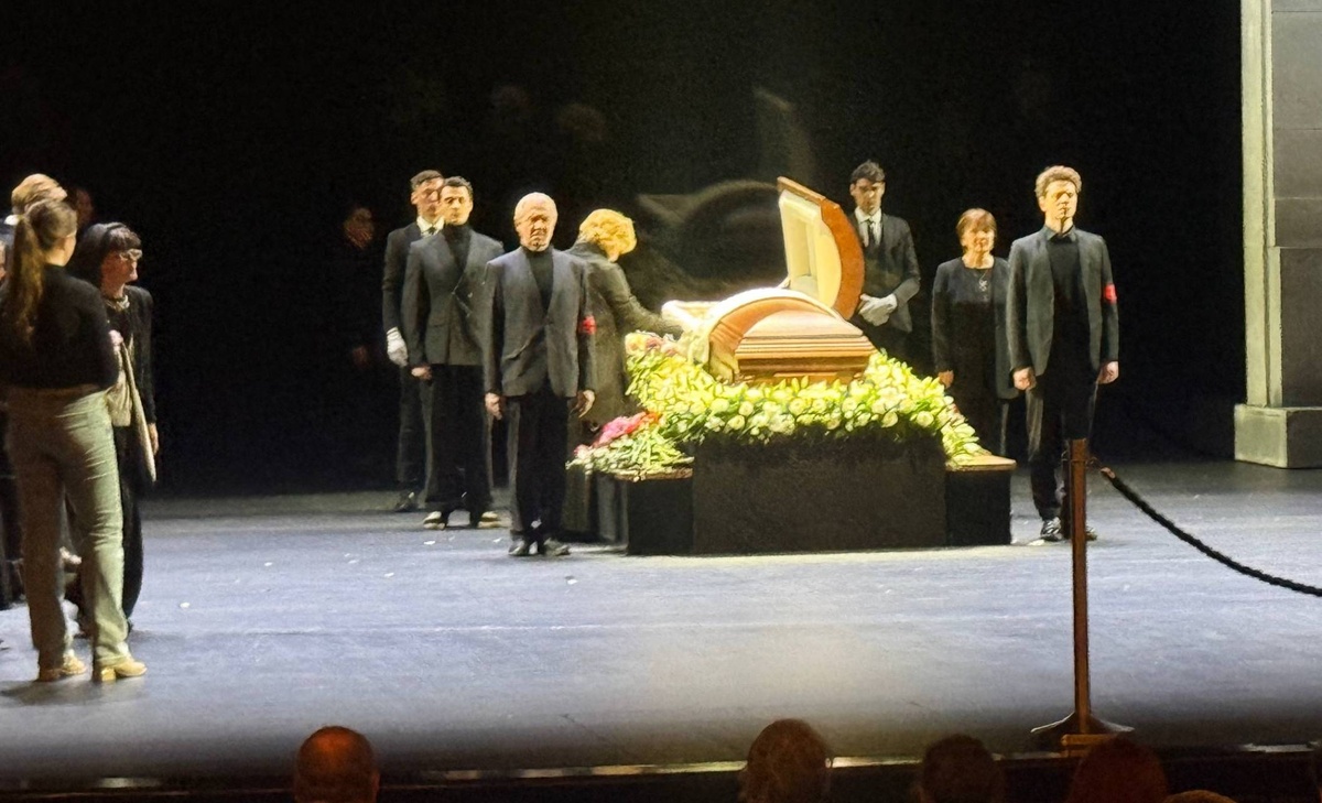    Церемония прощания с Владимиром СимоновымФото VOICE