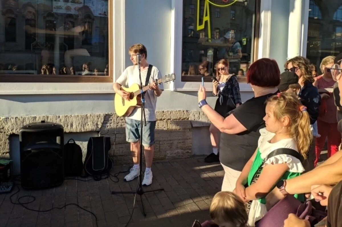    Уличным музыкантам надо внимательно выбирать место выступления и репертуар.