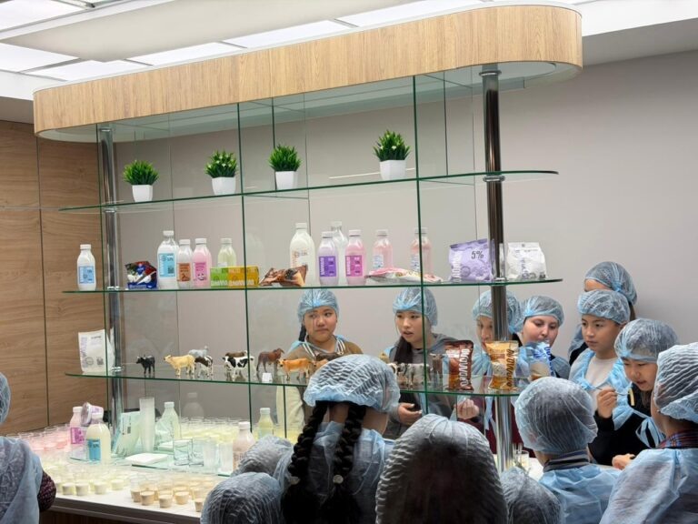    Воспитанники фонда «Байтерек» побывали на Красногорском молочном комбинате «О»