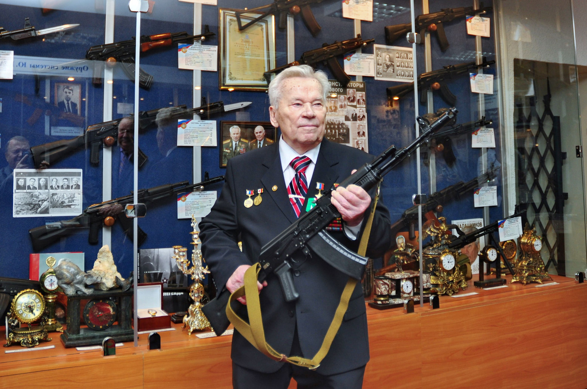 Михаил Тимофеевич Калашников много лет прожил в Ижевске