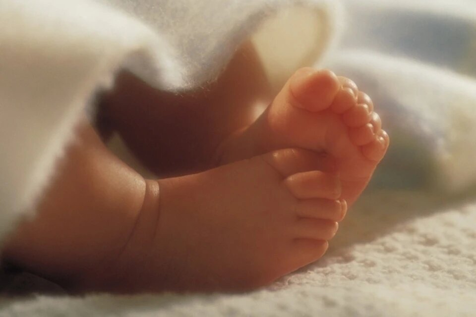 Женщина сказала дочери, что отдала ребенка в приют