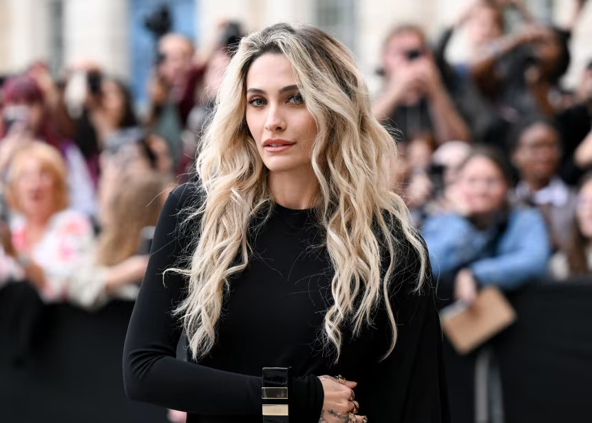 📸 Париж Джексон на показе Tom Ford, Париж, 1 октября 2025. Фото: Gilbert Flores/WWD/Getty Images