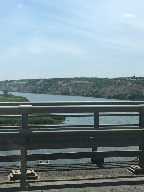 Тихий Дон, степь, ветряки по дороге в Краснодар. Фото из окна автомобиля. Листайте галерею.