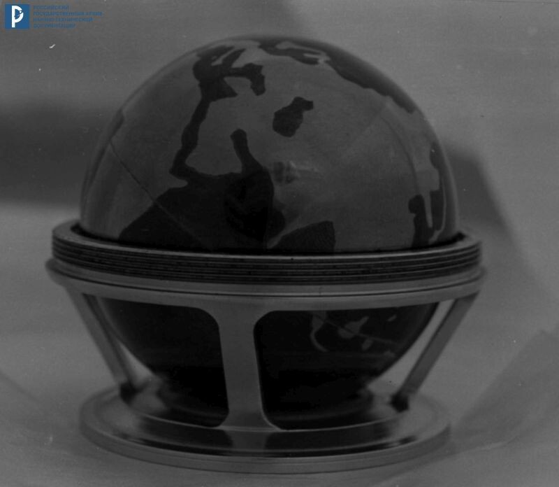 Вымпел, находившийся на борту АМС «Венера-3». 1965. РГАНТД. Арх. № 1-20450