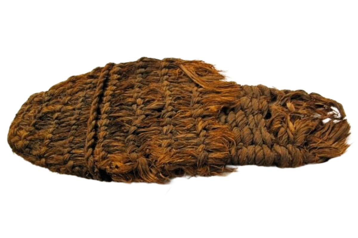 Сандалия из пещеры Форт Рок (Орегон), 9300-10200 лет назад © Музей естественной и культурной истории Университета Орегона