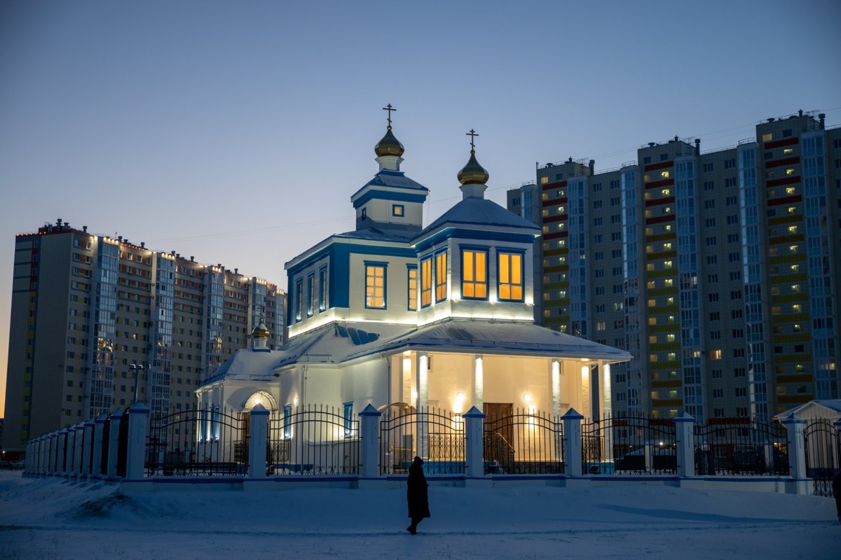    Митрополит Павел освятил новый храм в Нефтеюганске