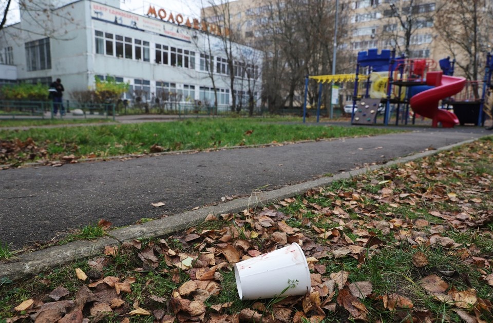 Рядом с местом, где подорвался ребенок, только садики, школы и суд Фото: GLOBAL LOOK PRESS