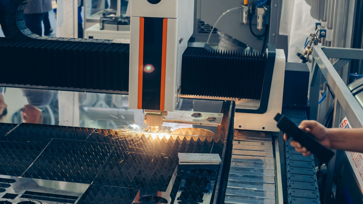 Лазерный станок B-Power в работе демонстрация на выставке 