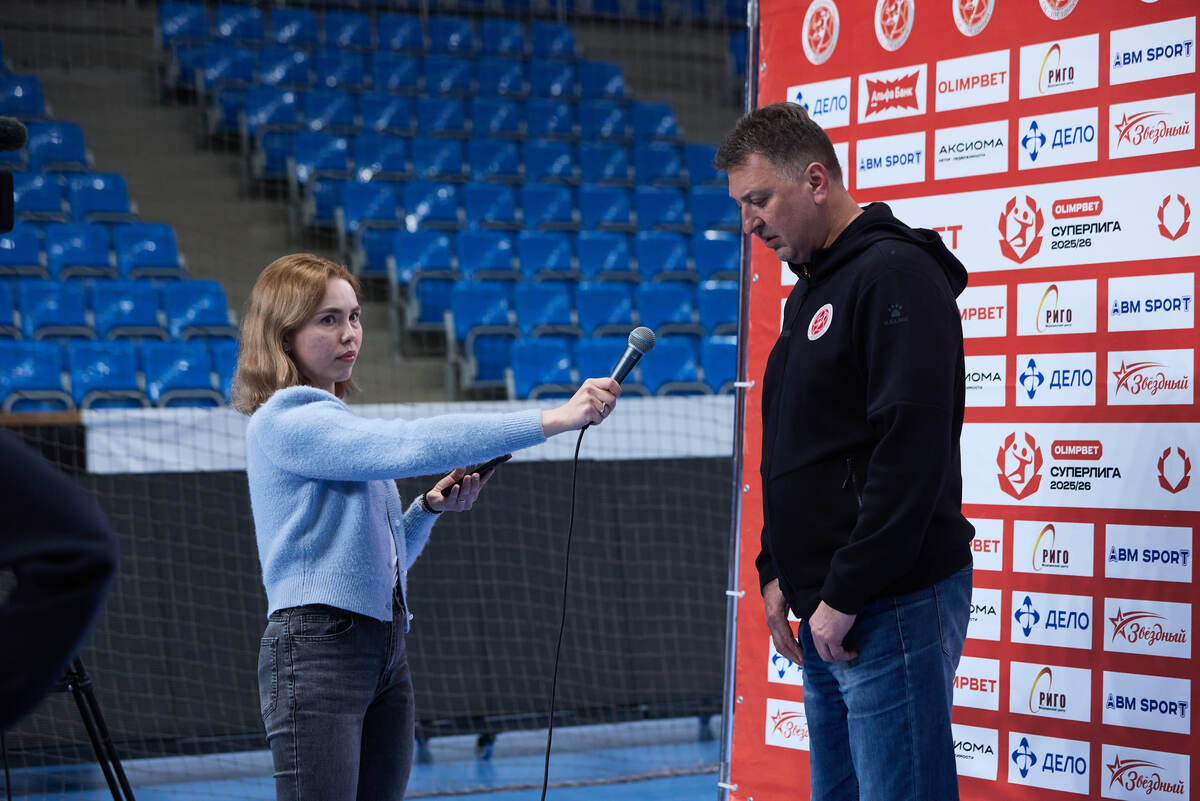    Послематчевые интервью - одна из обязанностей